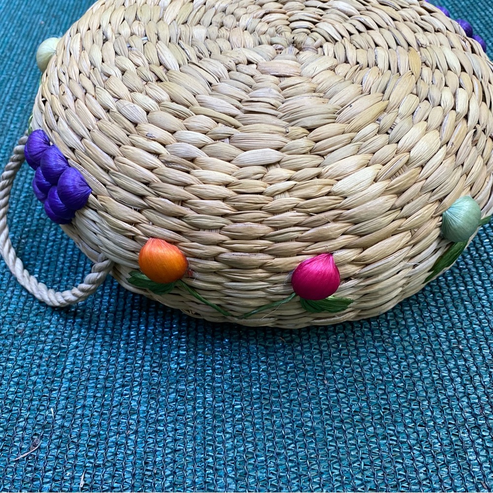 Vintage Basket - Picture 8 of 11